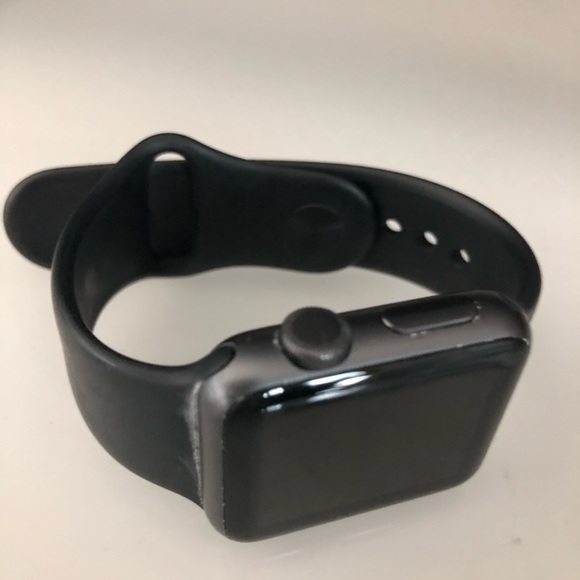Apple Watch- 7000 series aluminum - Picture 2 of 3